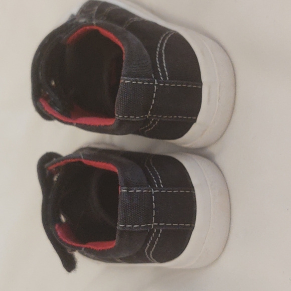 Super cute little boys sneakers! - Picture 3 of 4